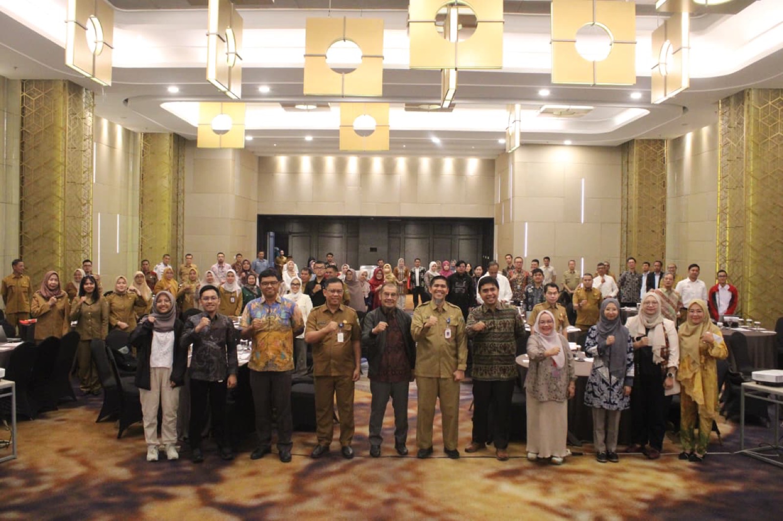 Around eighty participants from provincial government, industry and civil society standing together at the close of a regional consultation forum in Palembang.